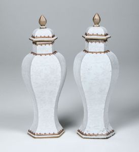 Coppia di vasi con coperchi Parigi, XX secolo  - Asta Ceramiche - Asta a Tempo - Associazione Nazionale - Case d'Asta italiane