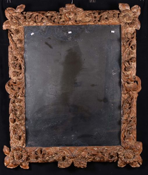 Specchiera in legno intagliato a motivo vegetale, XIX secolo  - Asta Antiquariato III - Asta a Tempo - Associazione Nazionale - Case d'Asta italiane