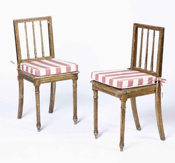Coppia di sedie in legno intagliato e dorato in stile Luigi XVI  - Asta Antiquariato III - Asta a Tempo - Associazione Nazionale - Case d'Asta italiane