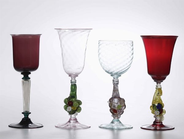 Quattro bicchieri diversi in vetro di Murano, XX secolo  - Asta Antiquariato III - Asta a Tempo - Associazione Nazionale - Case d'Asta italiane