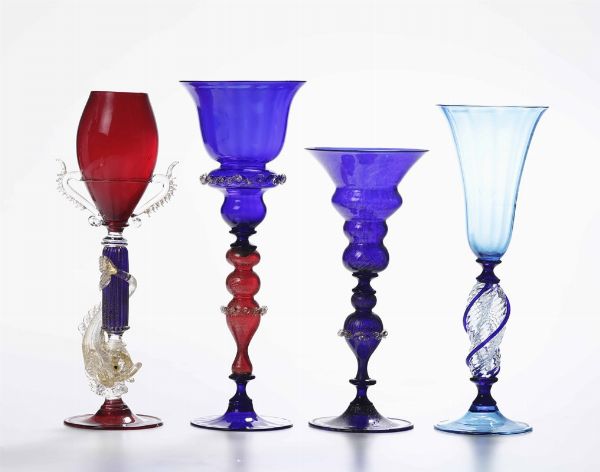 Quattro bicchieri diversi in vetro di Murano, XX secolo  - Asta Antiquariato III - Asta a Tempo - Associazione Nazionale - Case d'Asta italiane