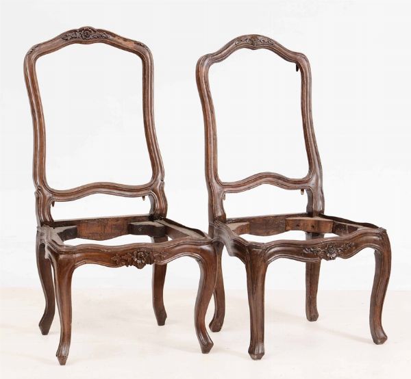 Coppia di sedie in legno intagliato, XIX secolo  - Asta Antiquariato III - Asta a Tempo - Associazione Nazionale - Case d'Asta italiane