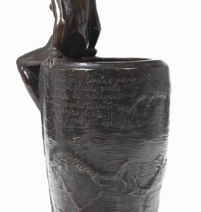 Vaso in bronzo con figura femminile  - Asta Antiquariato III - Asta a Tempo - Associazione Nazionale - Case d'Asta italiane
