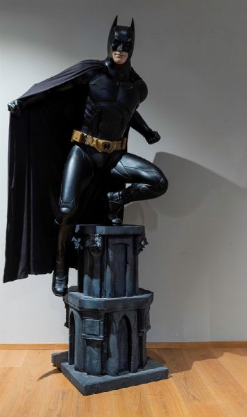 DC Comics : Statua di Batman  - Asta Out of the Ordinary - Associazione Nazionale - Case d'Asta italiane