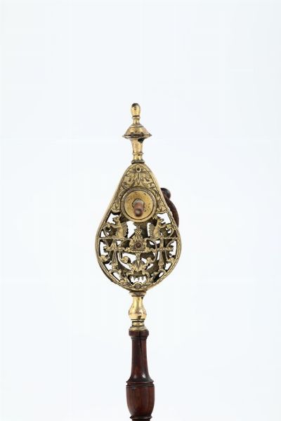 Filatoio in bronzo dorato traforato e inciso, Europa XVIII secolo  - Asta Out of the Ordinary - Associazione Nazionale - Case d'Asta italiane
