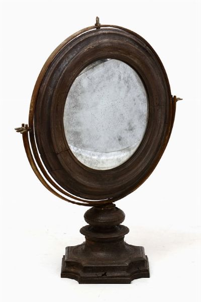Specchio convesso basculante in legno intagliato con figura di donna alata  - Asta Out of the Ordinary - Associazione Nazionale - Case d'Asta italiane