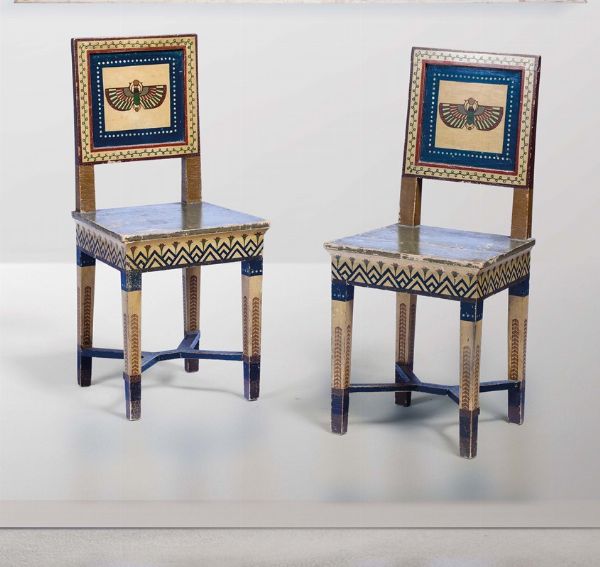 Coppia di sedie in legno laccato con decori Retour d'Egypte, fine XIX secolo  - Asta Out of the Ordinary - Associazione Nazionale - Case d'Asta italiane