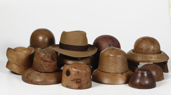 Dieci forme per cappello in legno probabilmente per Borsalino, Italia, XX secolo  - Asta Out of the Ordinary - Associazione Nazionale - Case d'Asta italiane