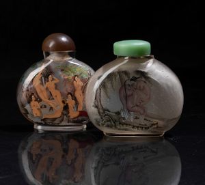 Due snuff bottles in vetro dipinto a soggetto erotico, Cina, XX secolo  - Asta Out of the Ordinary - Associazione Nazionale - Case d'Asta italiane