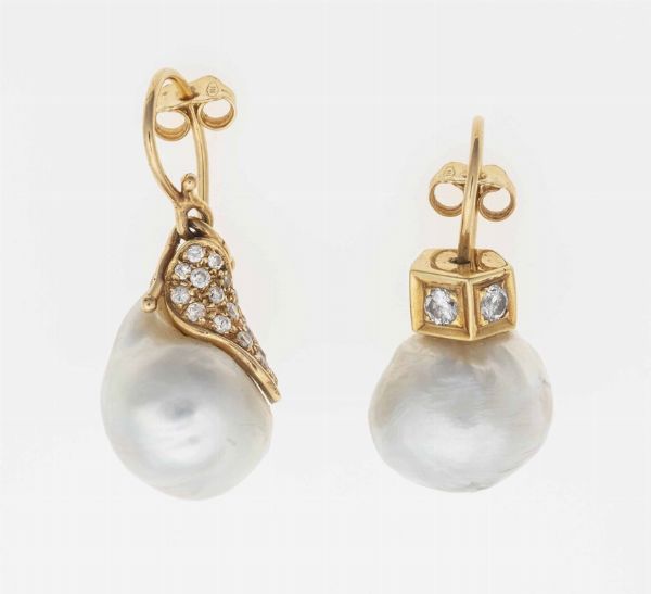 Due orecchini spaiati con perle e diamanti  - Asta Gioielli - Asta a Tempo - Associazione Nazionale - Case d'Asta italiane