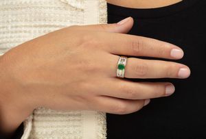 Anello con smeraldo e diamanti taglio rotondo e princess  - Asta Gioielli - Asta a Tempo - Associazione Nazionale - Case d'Asta italiane