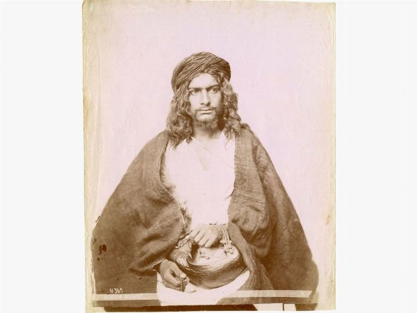 Pappa Peridis : Bedouin d'Arabe  - Asta Fotografie tra Ottocento e Novecento - Associazione Nazionale - Case d'Asta italiane