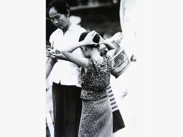 Calogero Cascio : Donne al mercato, Laos 1970  - Asta Fotografie tra Ottocento e Novecento - Associazione Nazionale - Case d'Asta italiane
