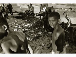Ren Burri - Giovani pescatori Brasile 1978