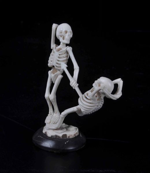 Coppia di scheletri danzanti  - Asta Mirabilia - Natural History - Associazione Nazionale - Case d'Asta italiane