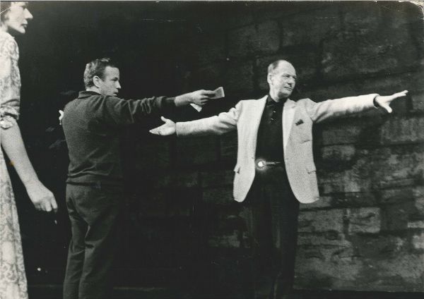 Franco Zeffirelli e John Gielgud  - Asta Ciak si gira! Scatti da una storia del cinema | Asta a Tempo - Associazione Nazionale - Case d'Asta italiane