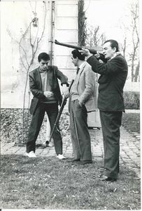 Luchino Visconti con Alain Delon  - Asta Ciak si gira! Scatti da una storia del cinema | Asta a Tempo - Associazione Nazionale - Case d'Asta italiane