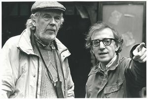 Woody Allen con Sven Nykvist durante le riprese del film Another woman, 1988  - Asta Ciak si gira! Scatti da una storia del cinema | Asta a Tempo - Associazione Nazionale - Case d'Asta italiane