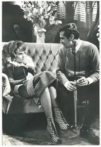 Jane Fonda e Roger Fadim, sul set del film La Ronde  - Asta Ciak si gira! Scatti da una storia del cinema | Asta a Tempo - Associazione Nazionale - Case d'Asta italiane