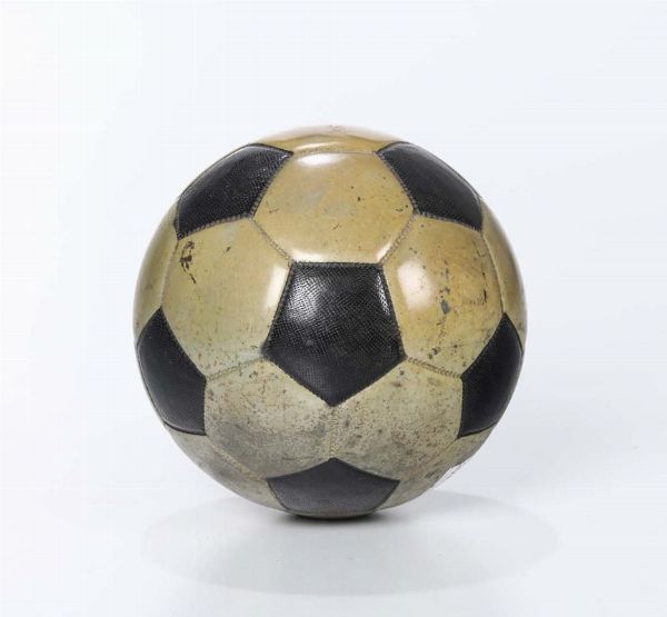 Pallone da calcio  - Asta Rari e curiosi oggetti da una collezione romana | Asta a Tempo - Associazione Nazionale - Case d'Asta italiane