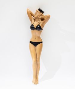 Jane Mansfield in a bikini hot water bottle, 1960  - Asta Rari e curiosi oggetti da una collezione romana | Asta a Tempo - Associazione Nazionale - Case d'Asta italiane
