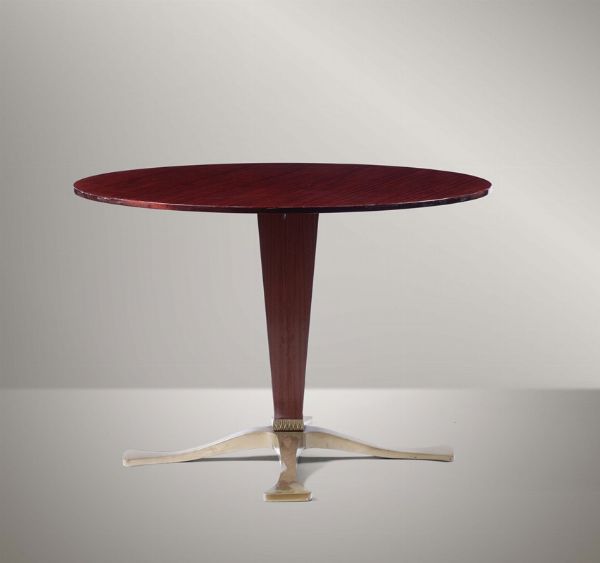 Tavolo  rotondo con struttura e piano in legno, sostegno in ottone.  - Asta Design Lab - Associazione Nazionale - Case d'Asta italiane