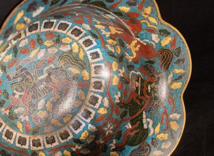 Arte Cinese : Tazza in metallo cloisonn Cina, Qing, XIX secolo  - Asta ASTA 290 - ARTE ORIENTALE (ONLINE) - Associazione Nazionale - Case d'Asta italiane