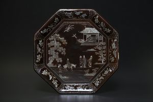 Arte Cinese - Vassoio in lacca intarsiato in madreperlaCina, XIX secolo