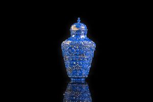 Arte Cinese : Tabacchiera in lapis lazuli Cina, XIX secolo  - Asta ASTA 290 - ARTE ORIENTALE (ONLINE) - Associazione Nazionale - Case d'Asta italiane