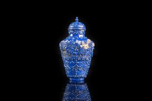 Arte Cinese : Tabacchiera in lapis lazuli Cina, XIX secolo  - Asta ASTA 290 - ARTE ORIENTALE (ONLINE) - Associazione Nazionale - Case d'Asta italiane