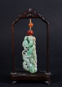 Arte Cinese - Intaglio in giadeite raffigurante zuccheCina, XX secolo
