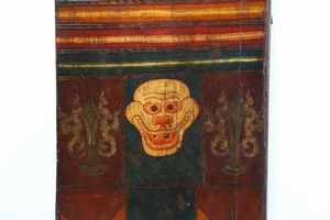 Arte Himalayana : Porta con teschiTibet,  XIX secolo  - Asta ASTA 290 - ARTE ORIENTALE (ONLINE) - Associazione Nazionale - Case d'Asta italiane