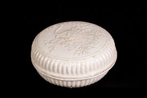 Arte Cinese : Piccola scatola circolare in ceramica Cina, XIX secolo  - Asta ASTA 290 - ARTE ORIENTALE (ONLINE) - Associazione Nazionale - Case d'Asta italiane