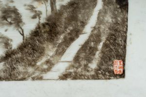 Arte Cinese : Mattonella in porcellana dipinta con paesaggio di Jiangxi. Firmata Wangshan.Cina, inizio XX secolo  - Asta ASTA 290 - ARTE ORIENTALE (ONLINE) - Associazione Nazionale - Case d'Asta italiane