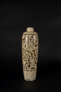 Arte Cinese : Vaso meiping in ceramica cizhouCina, Song, XI secolo  - Asta ASTA 290 - ARTE ORIENTALE (ONLINE) - Associazione Nazionale - Case d'Asta italiane