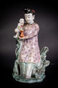 Arte Cinese - Figura in porcellana raffigurante dama e bambino Cina, XIX secolo