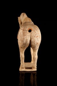 Arte Cinese : Modello di cavallo in terracotta Cina, Tang, IX secolo  - Asta ASTA 290 - ARTE ORIENTALE (ONLINE) - Associazione Nazionale - Case d'Asta italiane