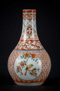 Arte Cinese - Piccolo vaso in porcellana dipinto con smalto rosso  Cina, dinastia Qing, XIX secolo