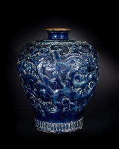 Arte Cinese - Vaso meiping con decoro a rilievoCina, Ming, XVI secolo