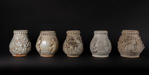 Arte Cinese - Cinque vasi decorati a rilievo in bisquit con invetriatura biancaCina, Qing, XIX secolo