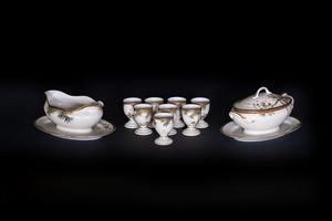 ARTE GIAPPONESE - Lotto composto da accessori per la tavola in porcellana biancaGiappone, XIX secolo