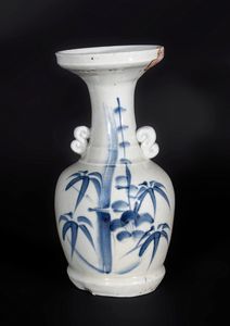 Arte Sud-Est Asiatico - Vaso in ceramica bianco blu decorato con bambooCorea, dinastia Joseon, XIX secolo