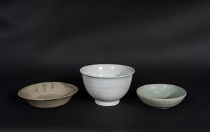 Arte Sud-Est Asiatico - Lotto di tre ciotole in ceramica color celadon Corea, dinastia Koryo, XIII-XIV secolo