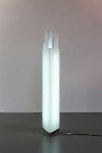 C2 - Lampada da terra in plexiglass  base in acciaio. Prod. C2 anni '70 h cm 166