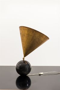 CASIGLIANI - Lampada da tavolo con base sferica in marmo  diffusore in ottone. Anni '80 h cm 60