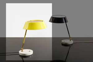 STILUX - Lampada da tavolo in metallo verniciato e ottone  base in marmo e diffusori in perspex. Etichetta del Produttore  [..]