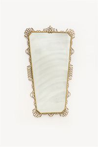 SCUOLA TORINESE - Specchio con cornice in ottone modellato a onde. Anni '50 cm 130x74