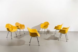 CHARLES EAMES - Sei sedie in fibra di vetro con struttura in acciaio cromato. Prod. Herman Miller 1953 Marchio del Produttore  [..]
