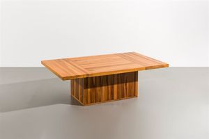 AFRA E TOBIA SCARPA - Tavolino in legno di varie essenze con scomparto porta oggetti  piano a scomparsa Anni '70 cm 45x140x85