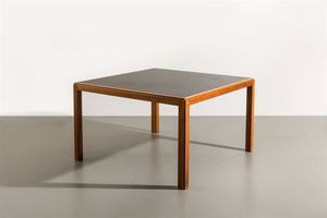 AFRA E TOBIA SCARPA - Tavolo in legno di noce e piano in laminato. Prod. Stildomus anni '60 Marchio del Produttore cm 73x120x120